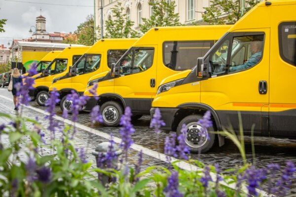 Naujas geltonas autobusiukas – ir Jonavos „Neries“ mokyklai
