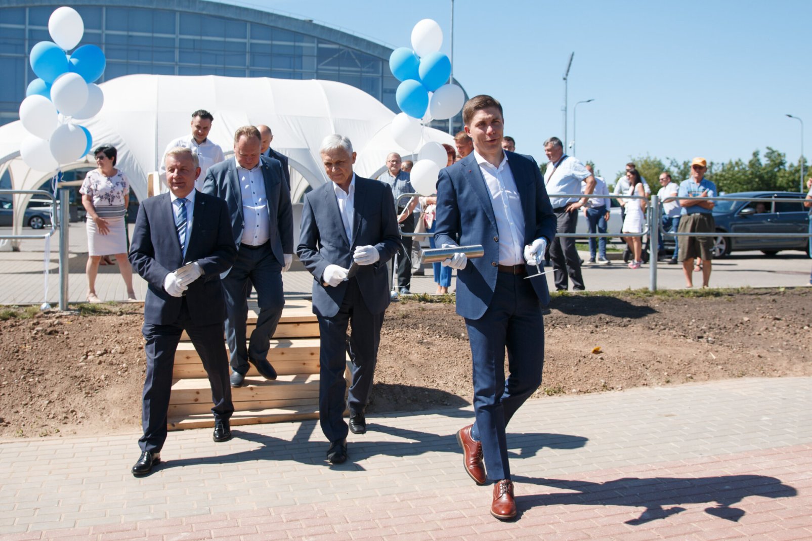 Ekonomikos ir inovacijų ministras Rimantas Sinkevičius, AB „Kauno tiltai" vadovas Aldas Rusevičius, Susisiekimo viceministras Virgaudas Puodžiukas, Jonavos rajono meras Mindaugas Sinkevičius.